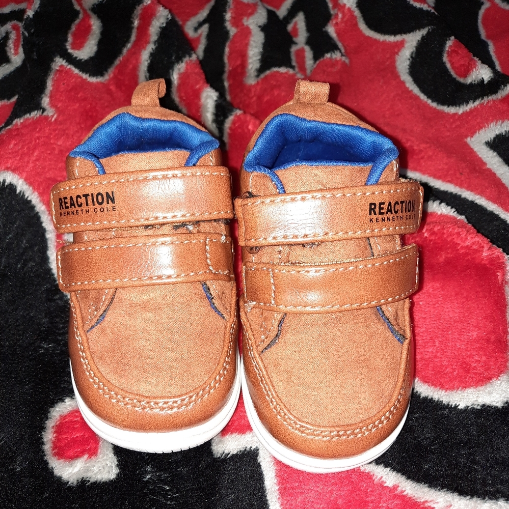Kenneth Cole reaction size 2/3 toddler shoes worn a couple times around the hous